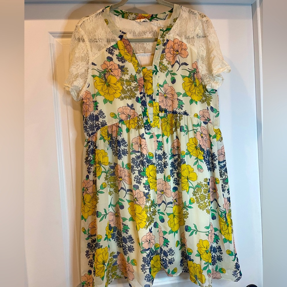 Vintage floral and lace dress